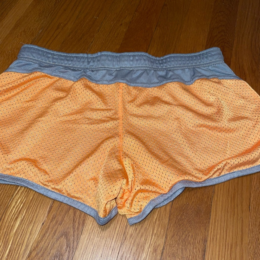 Nike Gym Shorts sz L - Picture 2 of 3